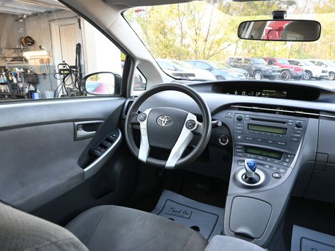 Used 2010 Toyota Prius One image 19