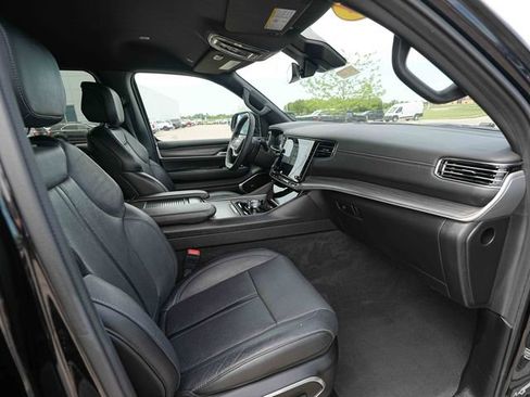 Used 2024 Jeep Wagoneer L Series II w/ Flexible Seating Group AWD/4WD image 24