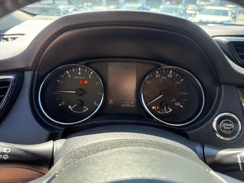Used 2020 Nissan Rogue SL FWD image 16