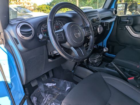 Used 2017 Jeep Wrangler Sahara w/ Connectivity Group image 19