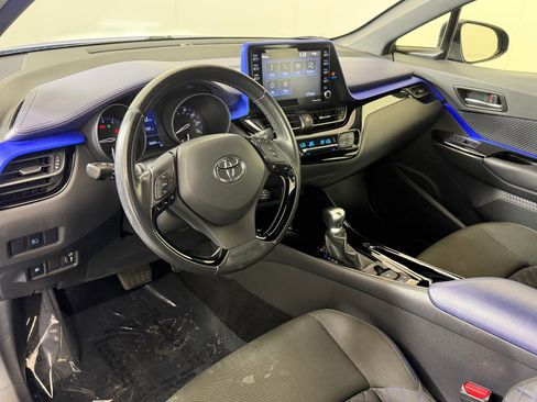 Used 2020 Toyota C-HR XLE image 4