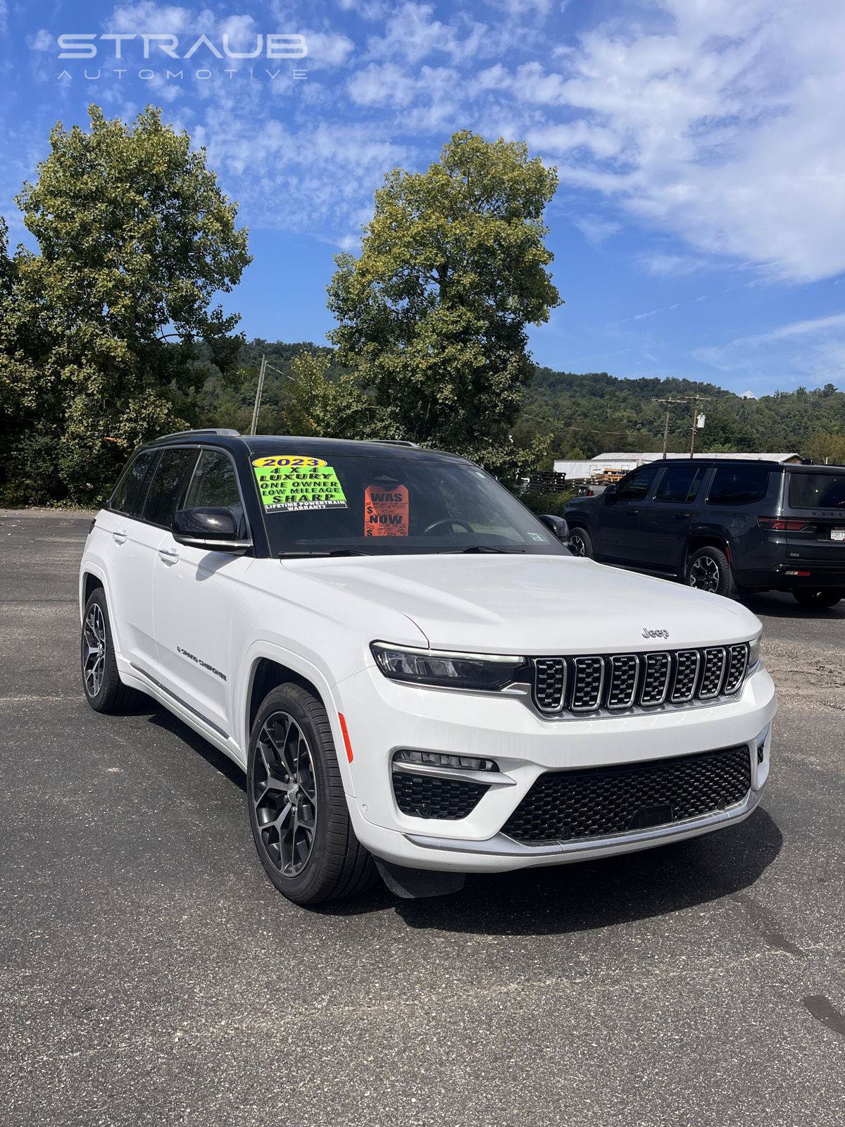 Used 2023 Jeep Grand Cherokee Summit AWD/4WD image 2