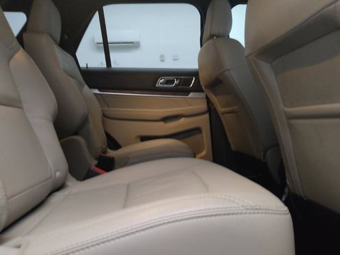 Used 2018 Ford Explorer Limited w/ Equipment Group 301A FWD image 19