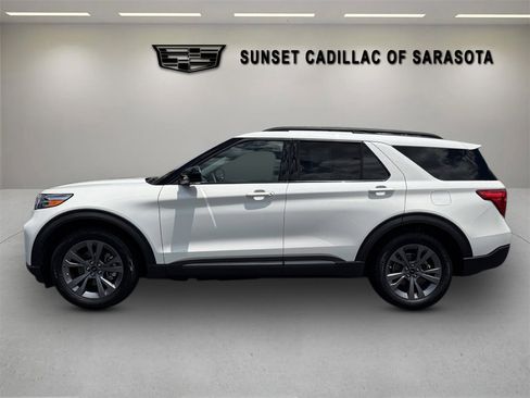 Used 2022 Ford Explorer XLT w/ Equipment Group 202A RWD image 6