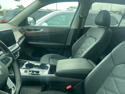 Used 2026 Volkswagen Atlas SE AWD/4WD image 6