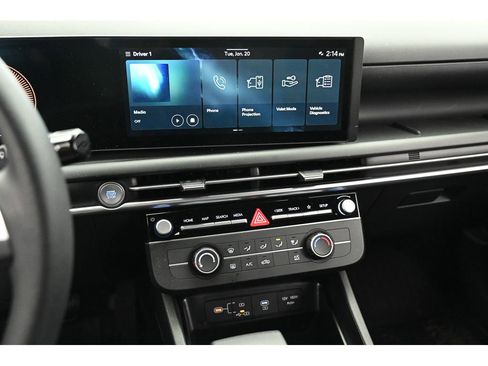 Used 2025 Hyundai Santa Cruz SE image 14