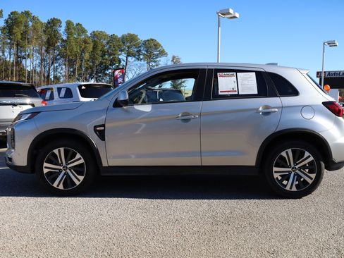 Used 2024 Mitsubishi Outlander Sport SE image 2