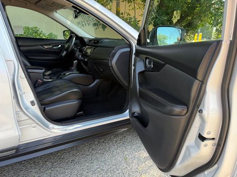 Used 2018 Nissan Rogue SL FWD image 22