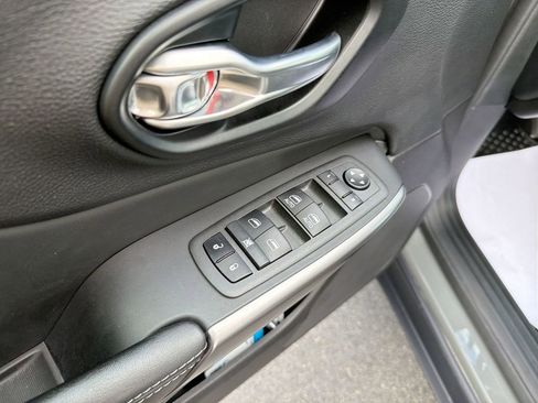 Used 2022 Jeep Cherokee Latitude Lux AWD/4WD image 19