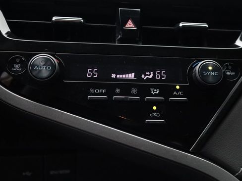 Used 2023 Toyota Camry SE FWD image 9