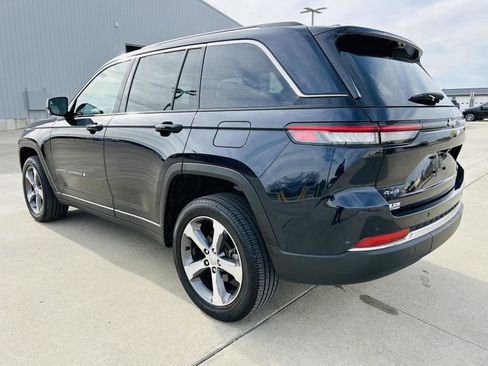 Used 2023 Jeep Grand Cherokee Limited w/ Luxury Tech Group II image 40