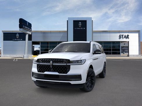 New 2025 Lincoln Navigator Reserve w/ Jet Appearance Package AWD/4WD image 2