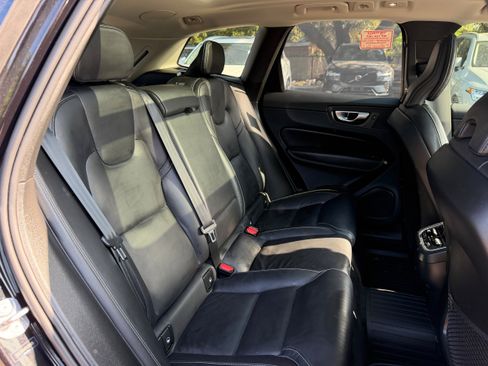 Certified 2024 Volvo XC60 B5 Ultimate w/ Protection Package Premier AWD/4WD image 12
