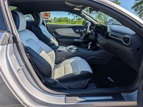 Used 2025 Ford Mustang GT Premium RWD image 18