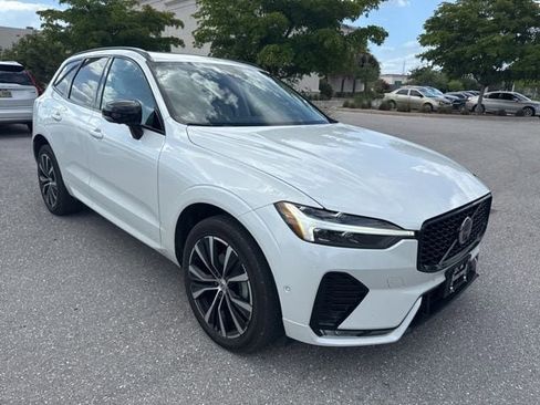 Certified 2024 Volvo XC60 B5 Plus AWD/4WD image 1
