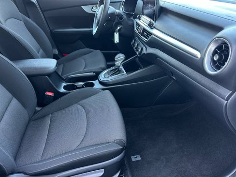 Used 2024 Kia Forte LXS w/ LXS Technology Package FWD image 14
