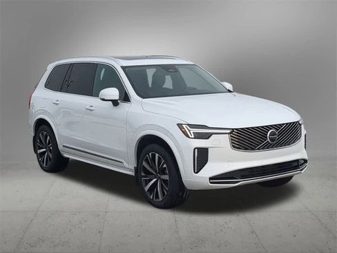 Certified 2025 Volvo XC90 B5 Core w/ Protection Package Premier image 8