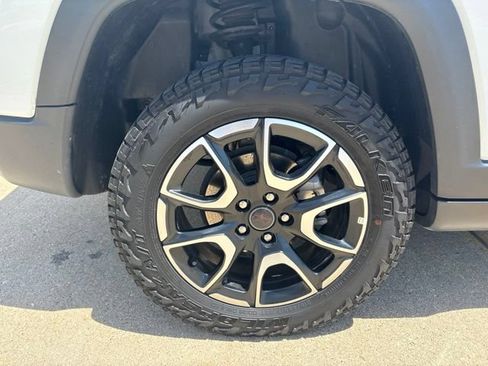 Used 2025 Jeep Compass Trailhawk AWD/4WD image 9