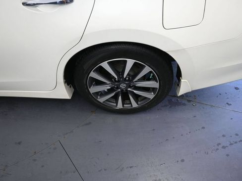 Used 2016 Nissan Altima 2.5 SL w/ 2.5 Technology Package FWD image 16
