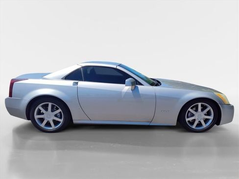Used 2006 Cadillac XLR RWD image 6