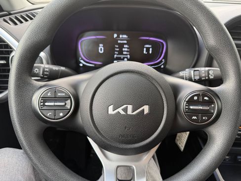 Used 2025 Kia Soul LX w/ LX Technology Package FWD image 12
