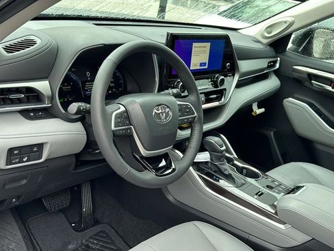 New 2026 Toyota Highlander Limited AWD/4WD image 16
