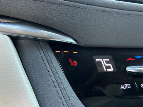 Used 2020 Cadillac XT5 Premium Luxury image 18