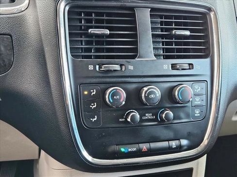 Used 2019 Dodge Grand Caravan SE w/ UConnect Hands-Free Group FWD image 25