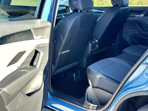 New 2026 Volkswagen Tiguan SE FWD image 18