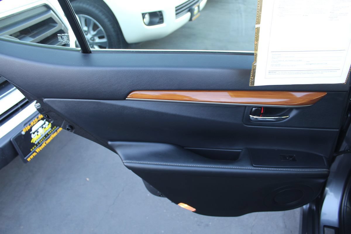Used 2014 Lexus ES 300h w/ Luxury Package w/Bamboo Trim FWD image 24