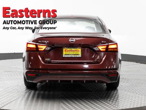 Used 2024 Nissan Altima 2.5 SV FWD image 6
