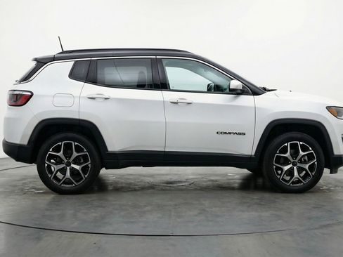 Used 2025 Jeep Compass Limited AWD/4WD image 11
