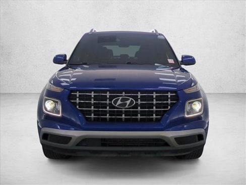 Used 2022 Hyundai Venue Limited FWD image 2