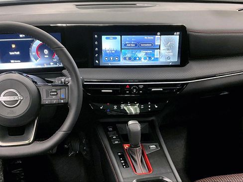 New 2025 Nissan Kicks SR w/ SR Premium Package FWD image 15