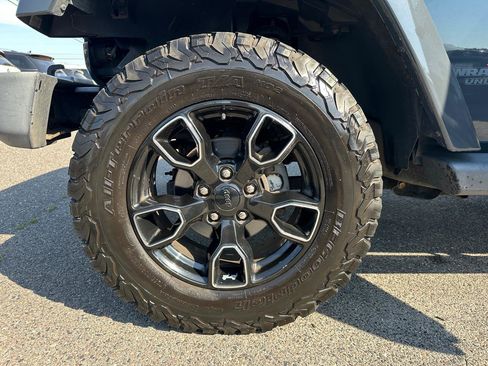 Used 2017 Jeep Wrangler Unlimited Sahara AWD/4WD image 23