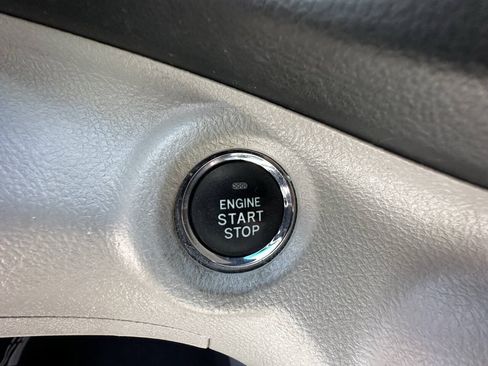 Used 2013 Toyota Highlander Limited AWD/4WD image 17