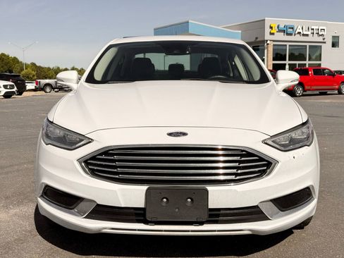 Used 2018 Ford Fusion SE w/ Equipment Group 602A FWD image 2