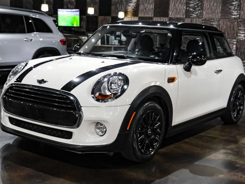 Used 2017 MINI Cooper 2-Door Hardtop FWD image 6