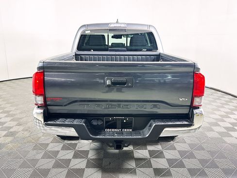 Used 2022 Toyota Tacoma SR5 RWD image 4
