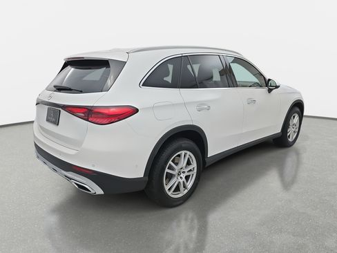 Used 2025 Mercedes-Benz GLC 300 image 5
