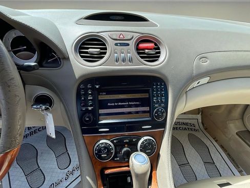 Used 2009 Mercedes-Benz SL 550 w/ Premium I Pkg image 24