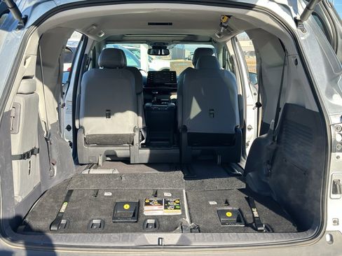 Used 2024 Toyota Sienna XLE image 36