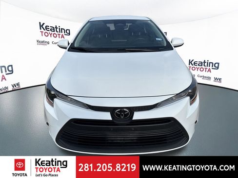Used 2025 Toyota Corolla LE image 2