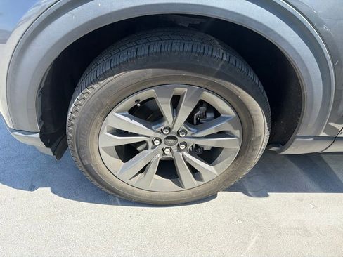 Used 2023 Ford Explorer XLT w/ Equipment Group 202A AWD/4WD image 4