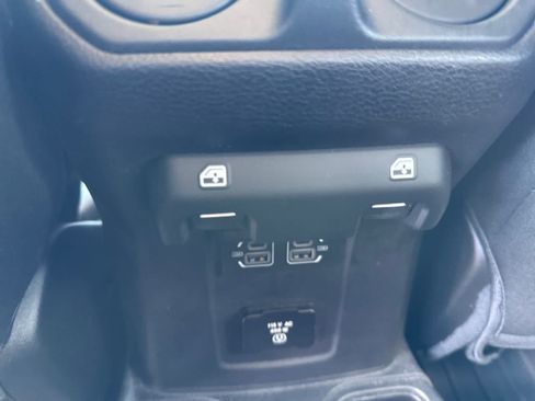 Used 2021 Jeep Gladiator Overland AWD/4WD image 19