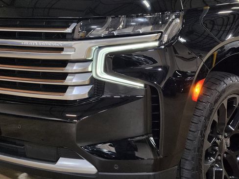 Used 2021 Chevrolet Tahoe High Country w/ Premium Package AWD/4WD image 14