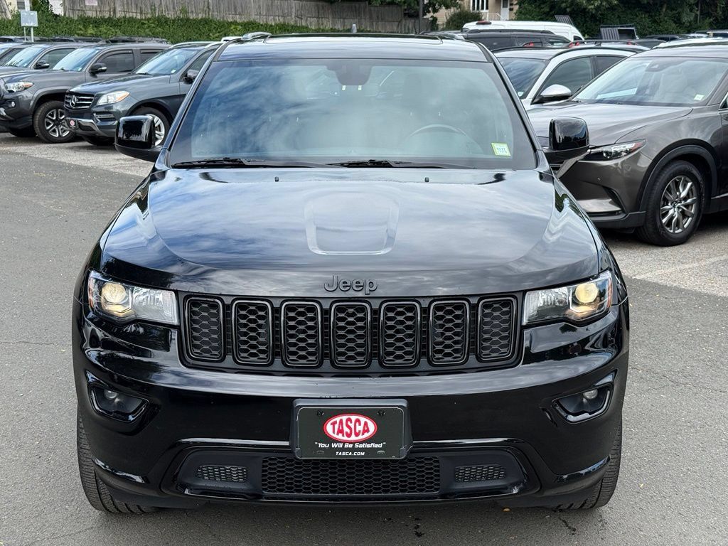 Used 2022 Jeep Grand Cherokee Laredo X AWD/4WD image 2