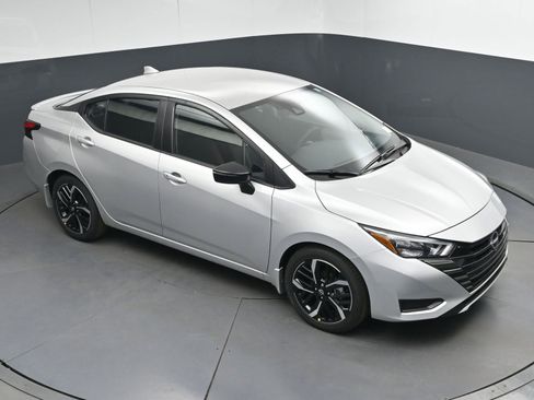 New 2025 Nissan Versa SR w/ Trunk Package image 30