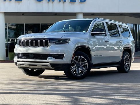 Used 2024 Jeep Wagoneer Series II w/ Flexible Seating Group RWD image 1