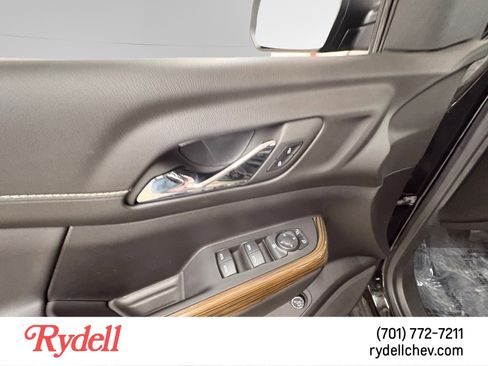 Used 2023 GMC Acadia SLE w/ Driver Convenience Package image 11